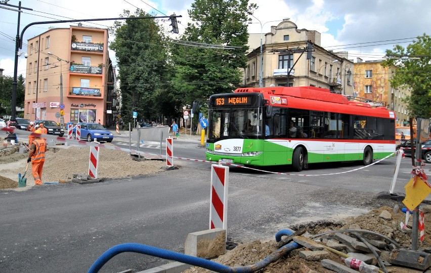 Kolejna faza przebudowy skrzyżowania ulic: Lipowej,...