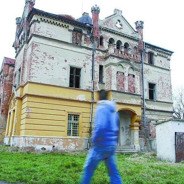 Kazimierz kolo Glogówka - moze nowy wlaściciel go odbuduje?