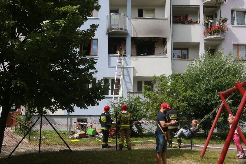 Wrocław: Pożar w bloku przy Ślicznej. Zapalił się balkon