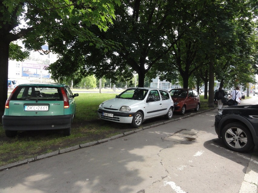 Wrocławski sposób na parkowanie za darmo w centrum miasta (ZOBACZ ZDJĘCIA)