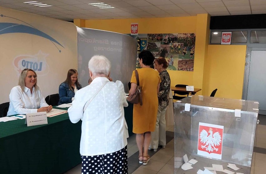 Trwa referendum w Tarnobrzegu. W niedzielę mieszkańcy mają głos w sprawie lokalizacji spalarni śmieci. Zobacz zdjęcia  