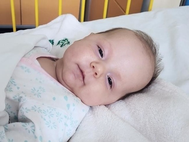 Ania Orłowska z Zielonej Góry urodziła się w czerwcu 2020 roku. Była wesołą dziewczynką. Po pewnym czasie rodzice zauważyli, że coś niedobrego się z nią dzieje. Po badaniach okazało się, że choruje na zanik mięśni.