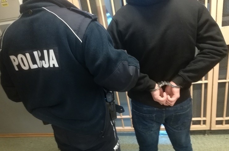 Policjanci z Lęborka zatrzymali 3 mężczyzn poszukiwanych...