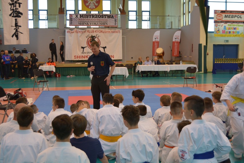 Ostrołęka. Międzyszkolny Klub Kyokushin Karate obchodził 10-lecie istnienia. Był tort oraz zawody. 28.05.2022