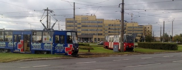 Awaria trakcji tramwajowej na rozjeździe Wyżyny Kapuściska.