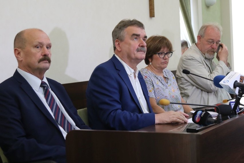 Prezydent Kielc: - Miasto nie ma 4,5 miliona dla PGE Vive [ZAPIS TRANSMISJI Z KONFERENCJI]