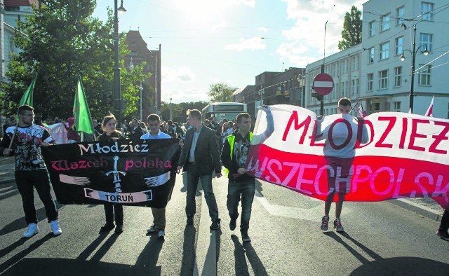Uczestnik tego marszu, który we wrześniu 2015 r. przeszedł ulicami Torunia, wyraził w sądzie żal. Sprawę umorzono