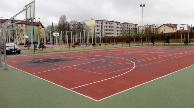 Jak zapowiada przedstawiciel Słupskiego Ośrodka Sportu i Rekreacji, oba Orliki - przy ulicach Krzywoustego i Wiatracznej - od kwietnia do późnej jesieni będą czynne do godz. 22.