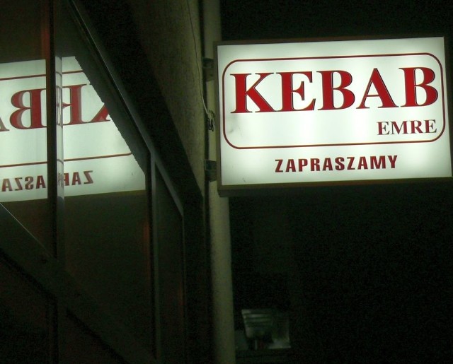 Bar Kebab Emre zyskał sobie dużą popularność, niestety, turecki właściciel ma problemy z chuliganami.