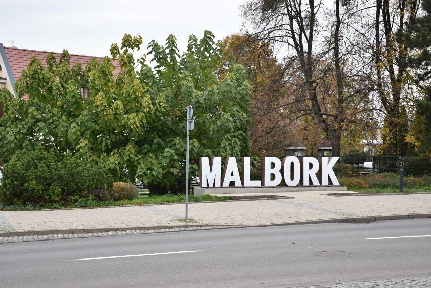 Afera wokół napisu "Malbork". Komisja Rewizyjna w sprawie budzącej emocje litery "O": "Nie był to przykład dobrego PR-u"
