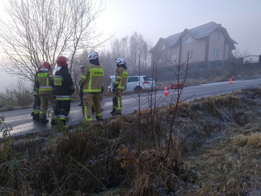 Podhale. Uwaga na bardzo śliskie drogi. Poranna kolizja w Rdzawce [ZDJĘCIA] 