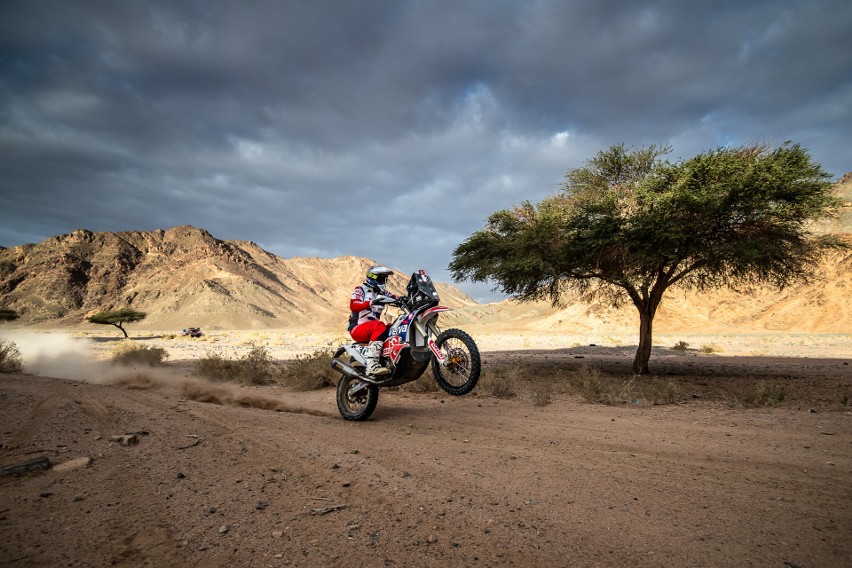 Adam Tomiczek musiał wycofać się z Rajdu Dakar. Motocyklistę...