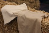 Ubrania ze słomy pszennej: kurtka, spódnica i T-shirt. Pierwszy na świecie ekologiczny materiał wykorzystujący słomę już jest dostępny