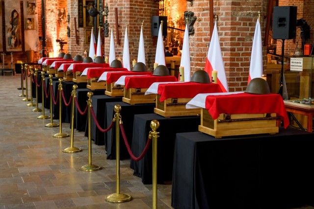 4 listopada w Gdańsku odbył się uroczysty pogrzeb dziewięciu obrońców Westerplatte, wśród nich byli mieszkańcy ziemi świętokrzyskiej.