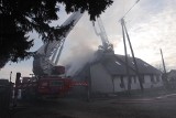 Mściszewo: Duży pożar chlewni niedaleko Murowanej Gośliny - z ogniem walczyło 17 zastępów straży pożarnej [ZDJĘCIA]