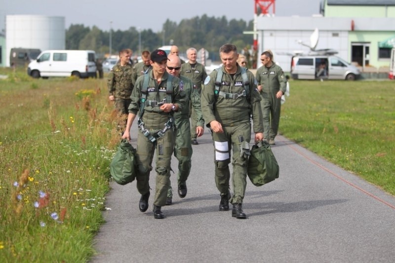 Kamil Stoch poleciał F-16 w Krzesinach! [ZDJĘCIA]