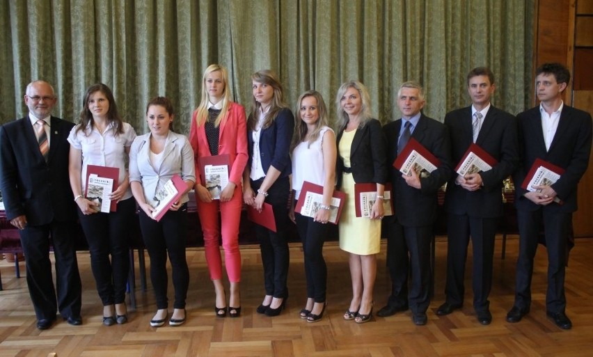 Gala na zakończenie roku szkolnego 2013 w Oleśnie. Na...