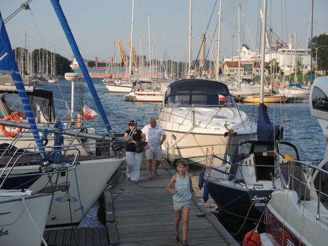 Marina w Świnoujściu pęka w szwachŻeglarze już w przyszłym sezonie będą mogli dostrzec uroki nowo zagospodarowanej mariny. Będzie to centrum żeglarstwa, kultury i rozrywki.