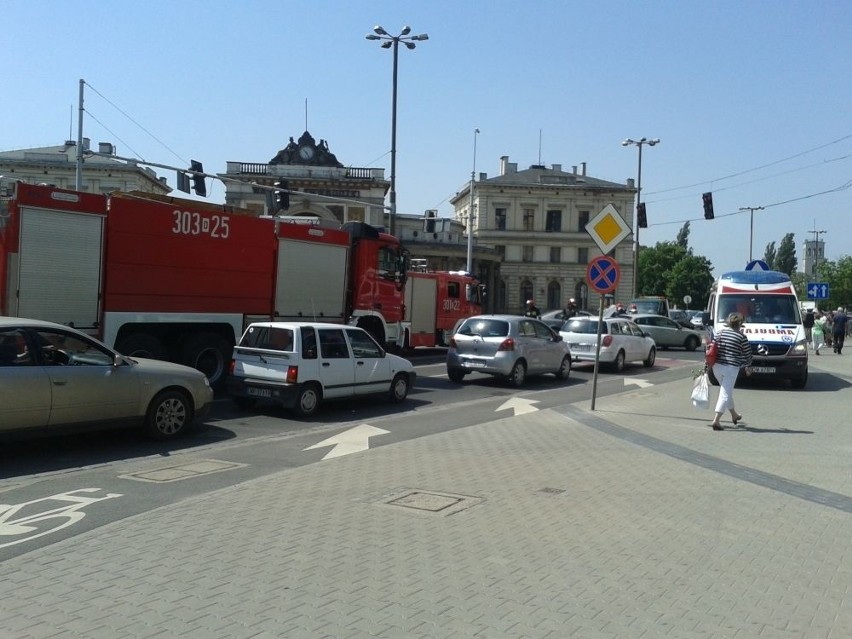 Wrocław: Wypadek u zbiegu Podwala i pl. Orląt Lwowskich (ZDJĘCIA)