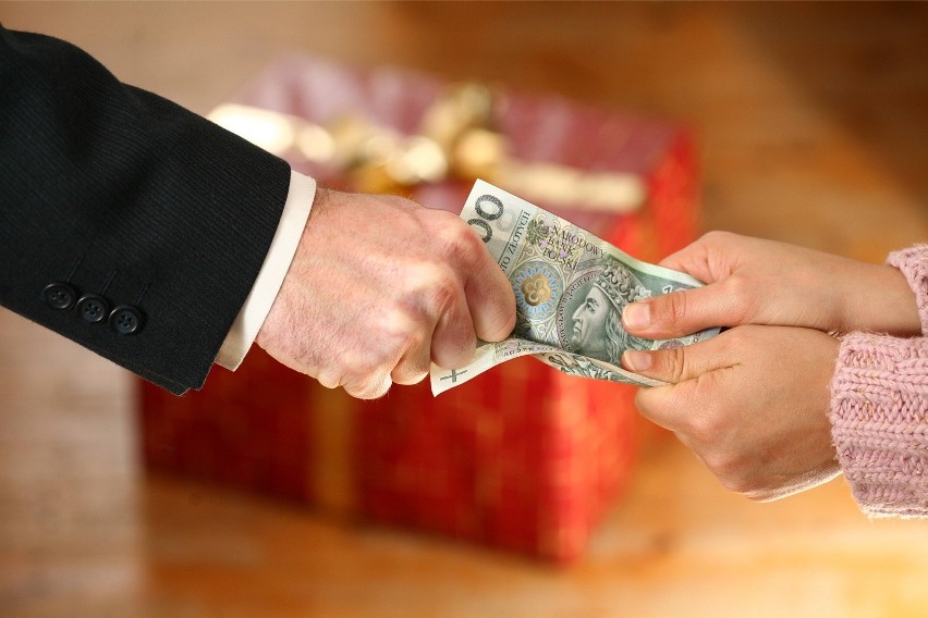 Najpopularniejszą formą prezentu świątecznego są pieniądze....
