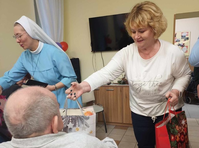 Seniorzy z domu spokojnej starości w Bełku otrzymali prezenty od uczniów SP nr 1 w Czerwionce-Leszczynach
