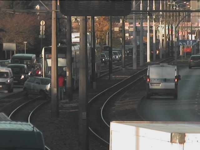 Auto osobowe wjechało na tory tramwajowe na ul. Fordońskiej w Bydgoszczy