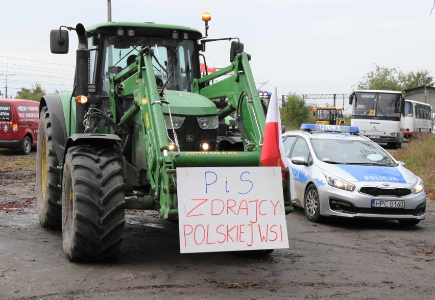 Rolnicy z Gniewkowa i okolic w ramach protestu wyjechali na...