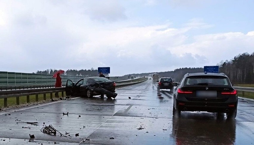 Wypadek na autostradzie A1 w Woźnikach. Warunki pogodowe