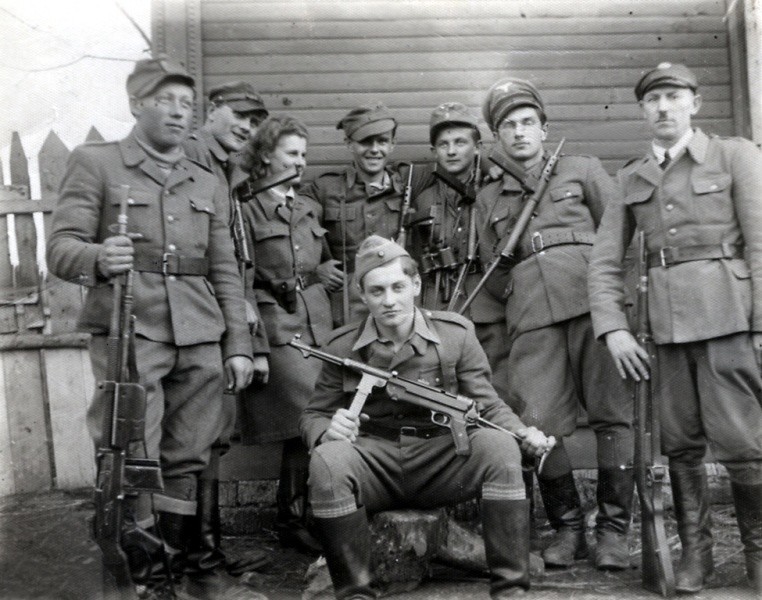 Od kwietnia do czerwca 1945 roku oddział "Zapory" (na...