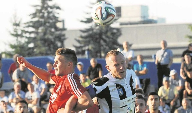 Dawid Szufryn (z prawej) jeśli tylko jest zdrowy, ma pewne miejsce w podstawowym składzie Sandecji