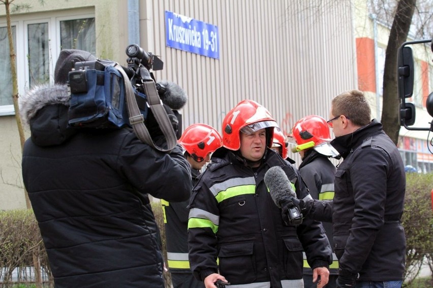 Skutki wichury we Wrocławiu. Wciąż wszystkie zastępy strażaków w akcji (ZDJĘCIA)