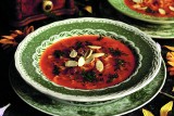 Lwowski kapuśniak na słodko. Wypróbuj regionalny przepis na zupę pełną warzyw. Intrygujące danie z białej kapusty