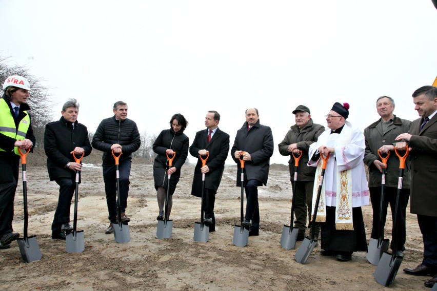 Uroczyste rozpoczęcie budowy obwodnic Oleszyc i Cieszanowa.