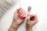 Paznokcie na lato 2020: żelowe, tytanowe, ombre, french, neonowe. Sprawdź inspiracje manicure 2020! [GALERIA] 