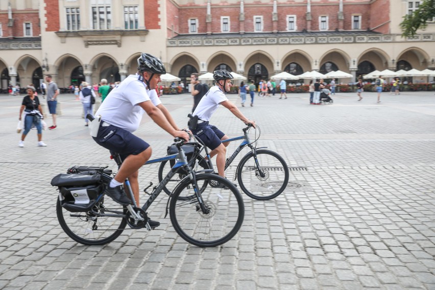 Kraków. Miasto kupiło rowery i alkomaty dla policji 