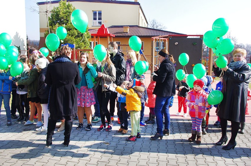 300 zielonych baloników na powitanie wiosny w Strzyżowicach [ZDJĘCIA]