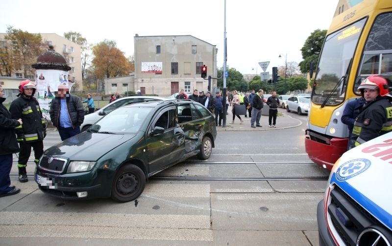 Wypadek na skrzyżowaniu Tymienieckiego i Piotrkowskiej!  [zdjęcia]