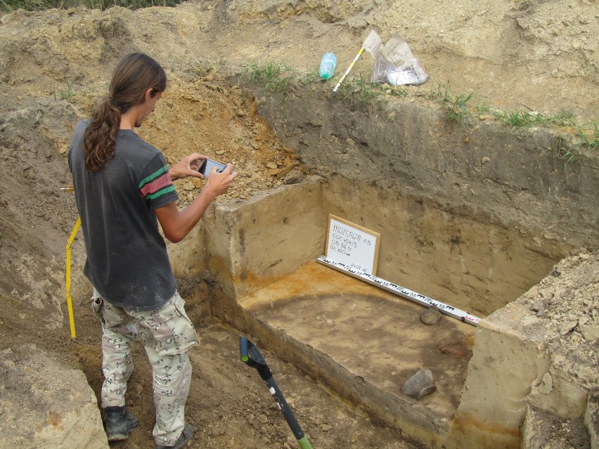 Archeolodzy odkryli w Mozgawie dużą prehistoryczną osadę....