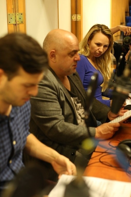 Aktorzy nagrywają jednoaktówki po śląsku w studiu Radia...