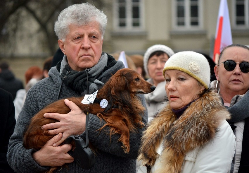 Komitet Obrony Demokracji manifestował w Lublinie. "Beata opublikuj!" [ZDJĘCIA, WIDEO]