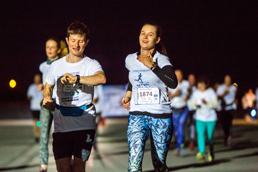 Skywayrun 2018: Nocne bieganie po gdańskim lotnisku