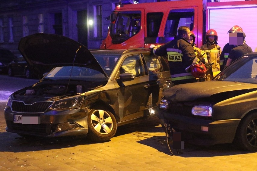 Wypadek na skrzyżowaniu na tzw. trójkącie. Trzy osoby poszkodowane (ZDJĘCIA)