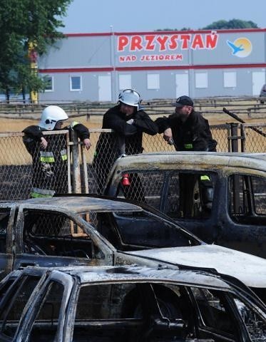 Pożar pochłonął ponad 20 samochodów [wideo i zdjęcia]