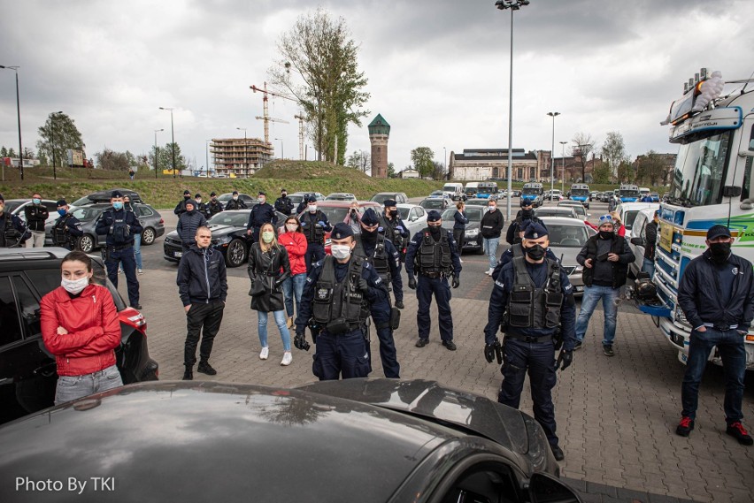 W centrum Katowic odbył się strajk przedsiębiorców. Policja...