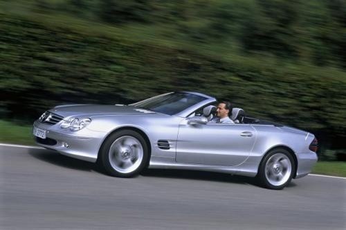 Fot. Mercedes-Benz: Jubileuszowa wersja Mercedesa-Benza SL będzie wykonana w 500 egzemplarzach z okazji 50. rocznicy powstania legendarnego modelu 300 SL.