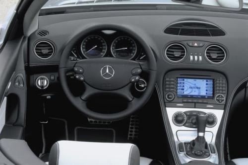 Fot. Mercedes-Benz: Wnętrze wersji jubileuszowej wyróżnia...