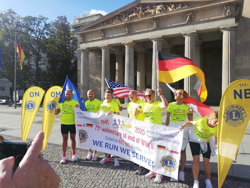 Zdjęcia z trasy ósmej edycji Freedom Charity Run. Bieg...