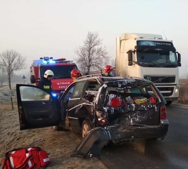 W Zapluskowęsach samochód osobowy zderzył się z pojazdem ciężarowym