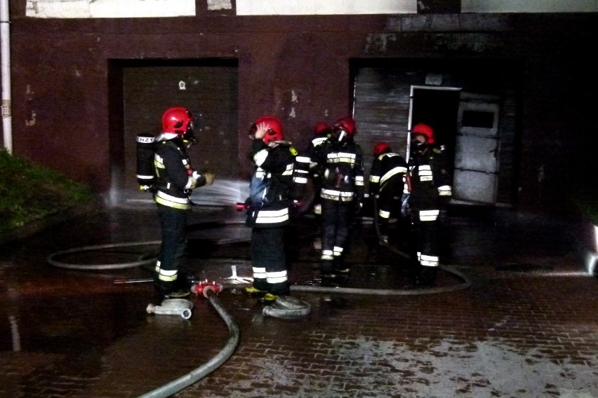Pożar drukarni na ul. Senatorskiej. Jedna osoba poszkodowana [ZDJĘCIA+FILM]
