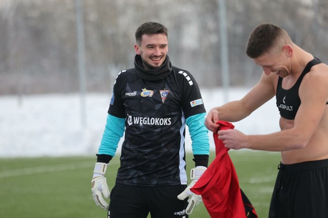 Piłkarze Górnika Zabrze w sparingowym meczu zmierzyli się z MFK Karviną.Zobacz kolejne zdjęcia. Przesuwaj zdjęcia w prawo - naciśnij strzałkę lub przycisk NASTĘPNE